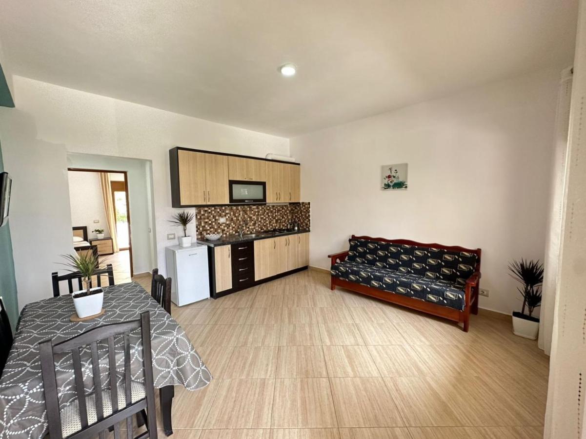 Vlora Villa With Private Parking Bagian luar foto